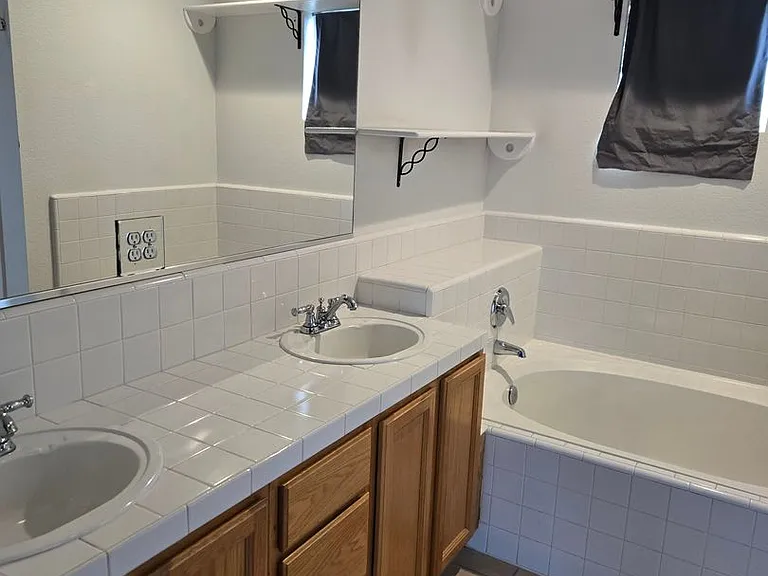 647 Vista Ct — Photo 18