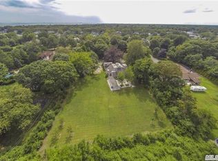 15 Garner Ln, Bay Shore, NY 11706