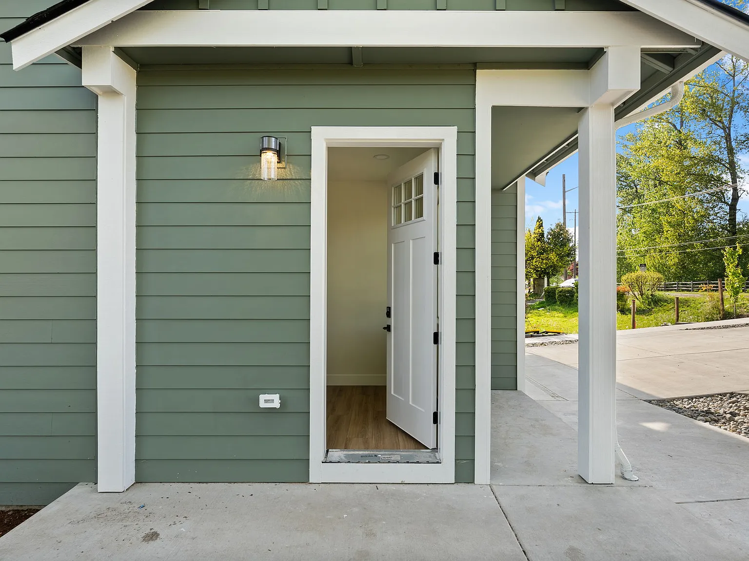 3 bed, 2.5 bath, 1460 sqft, $3,000 — Photo 3