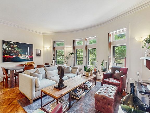 3rd image of 40 Montgomery Pl APT 2