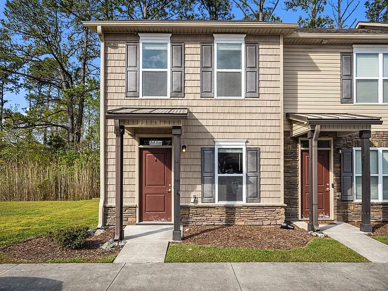 401 Sullivan Loop Rd — Photo 1