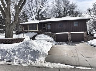 319 Cloverdale Dr, Council Bluffs, IA 51503