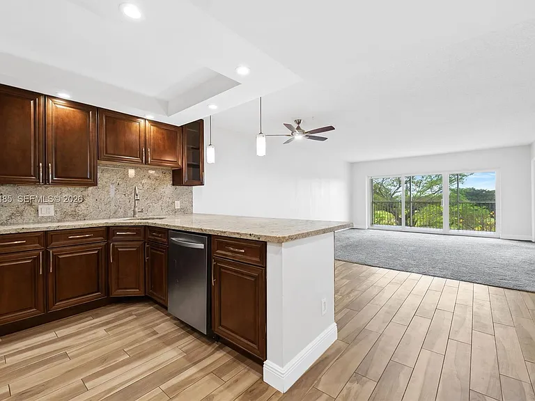 3050 N Palm Aire Dr #501 — Photo 6