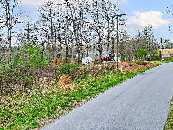 4th image of 44 Cranfield Dr