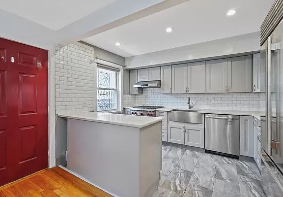 4th image of 454 Franklin Ave