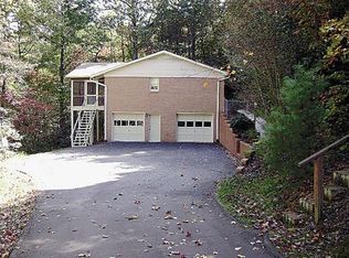 424 Deerhaven Ln, Hendersonville, NC 28791