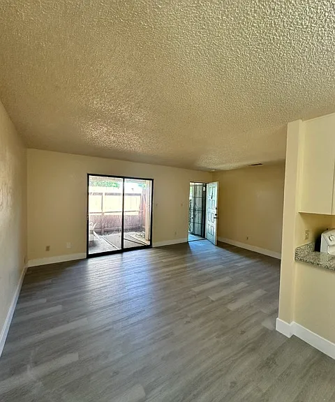 N Peach Ave — Photo 3