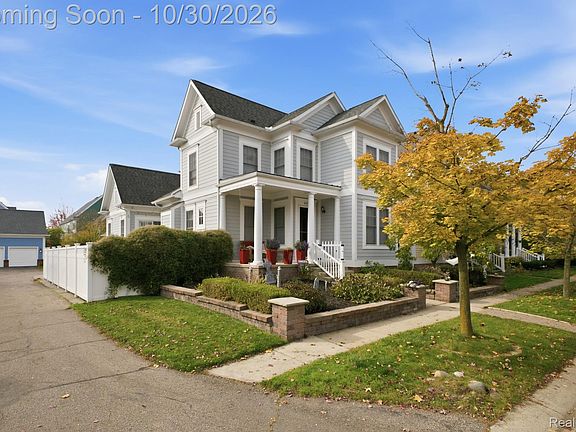 2nd image of 652 Filmore St
