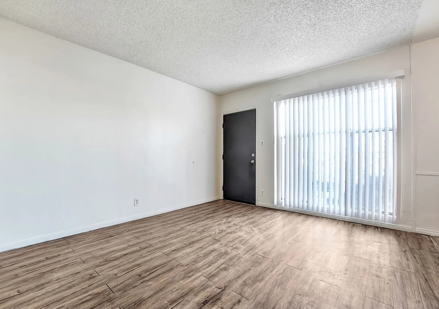 8451 S. Normandie Ave — Photo 2