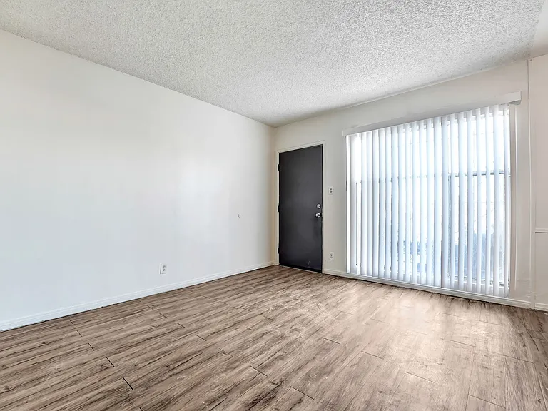 8451 S Normandie Ave — Photo 2