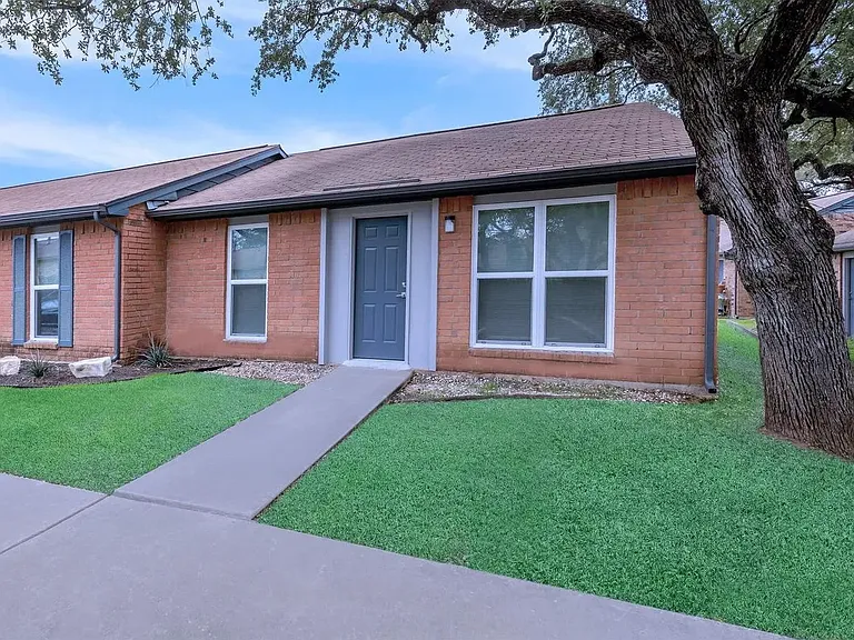 900 Westwood Dr — Photo 5