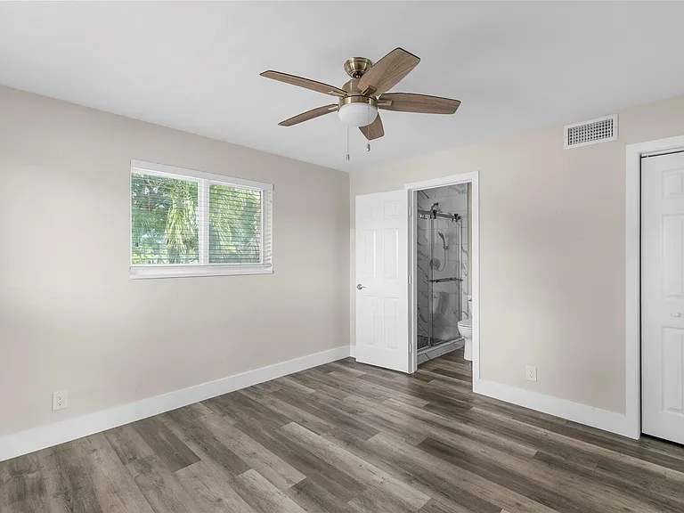 2182 NE 5th Cir — Photo 22