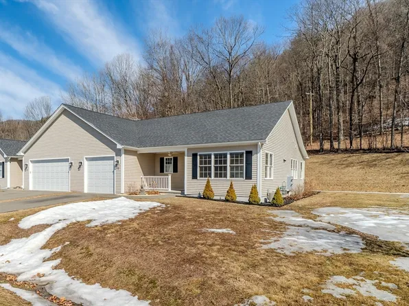 25 Snowberry Cir #B, South Deerfield, MA 01373
