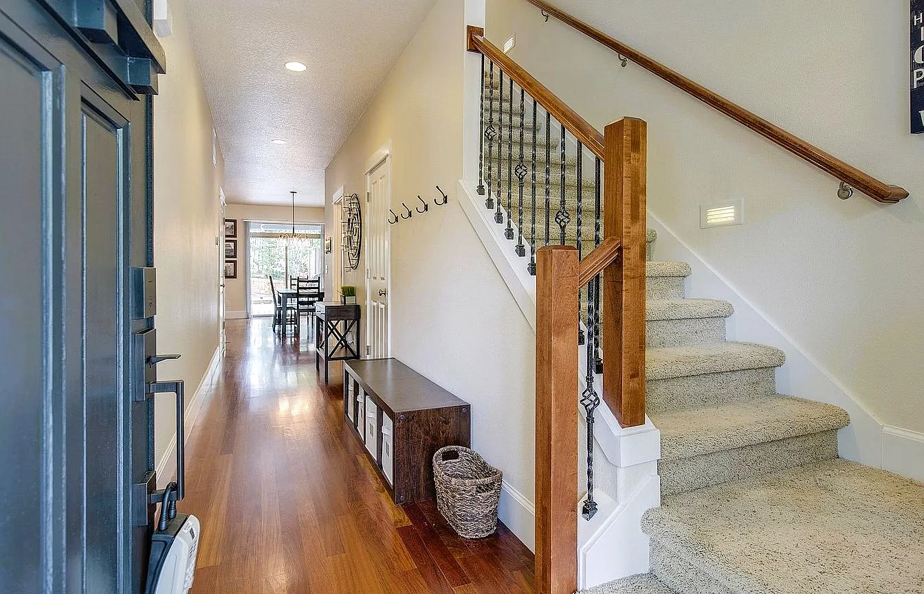 4 bed, 2.5 bath, 2414 sqft, $2,950 — Photo 1