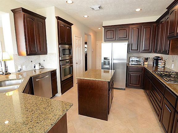 5th image of 6121 Bradford Ln