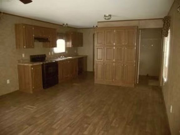 4th image of 3127 Greenfield Rd
