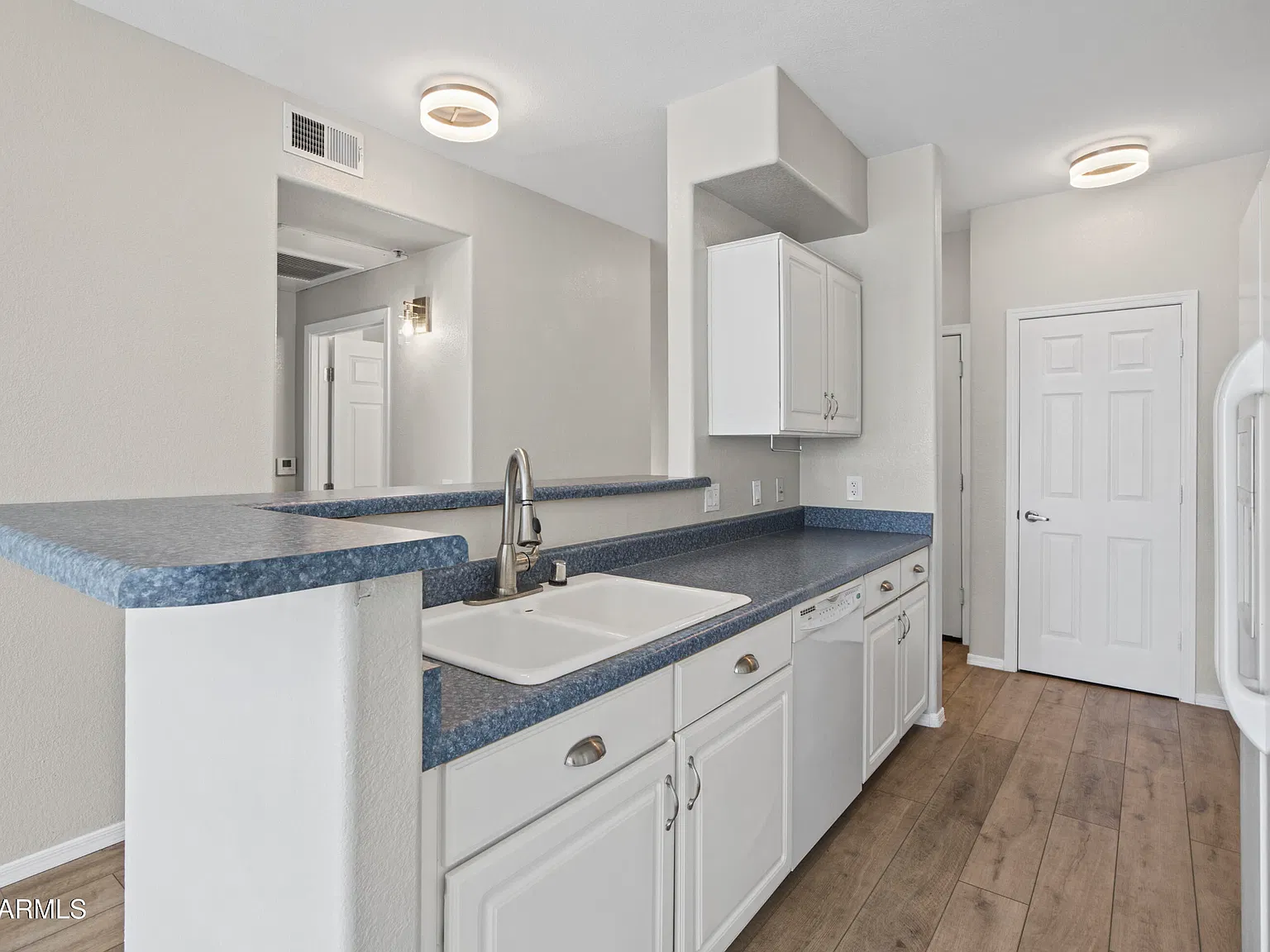1 bed, 1.0 bath, 1035 sqft, $1,600 — Photo 3