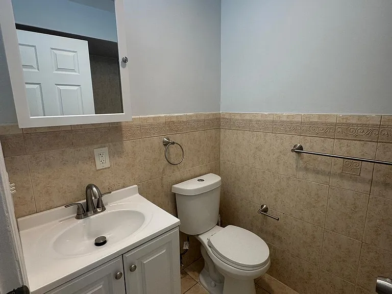 1057 Bond St #2 — Photo 8