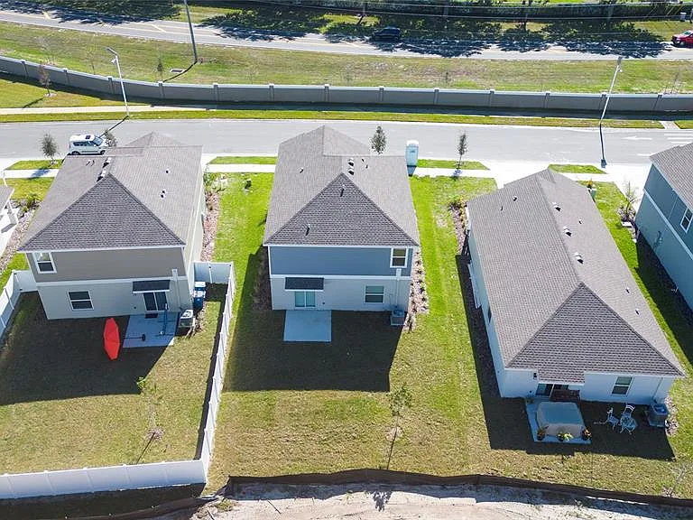 606 Bell Prairie Cir — Photo 32