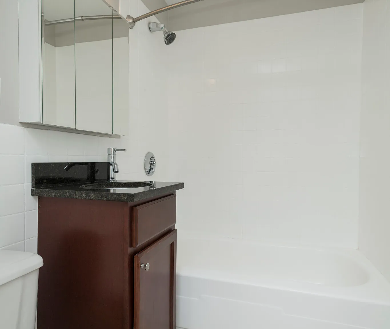 2 bed, 9999 sqft, $3,700 — Photo 3