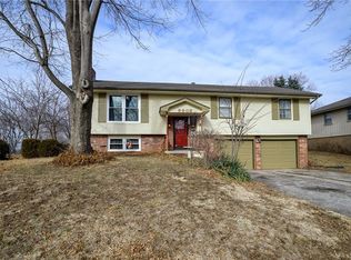 9908 NW Blum Rd, Parkville, MO 64152