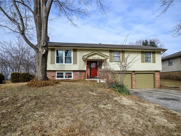 9908 NW Blum Rd, Parkville, MO 64152