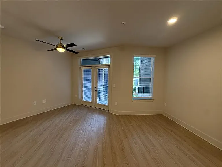 District on the Etowah Apartments — Photo 1048