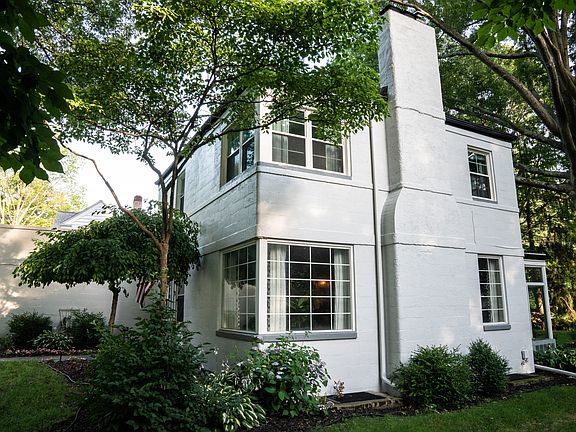 2nd image of 1374 Jefferson Ave