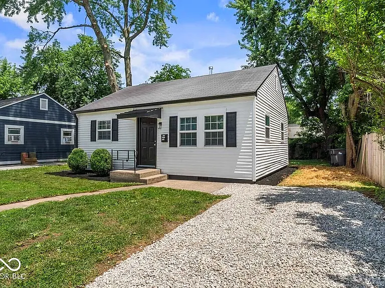 2257 N Tibbs Ave — Photo 2