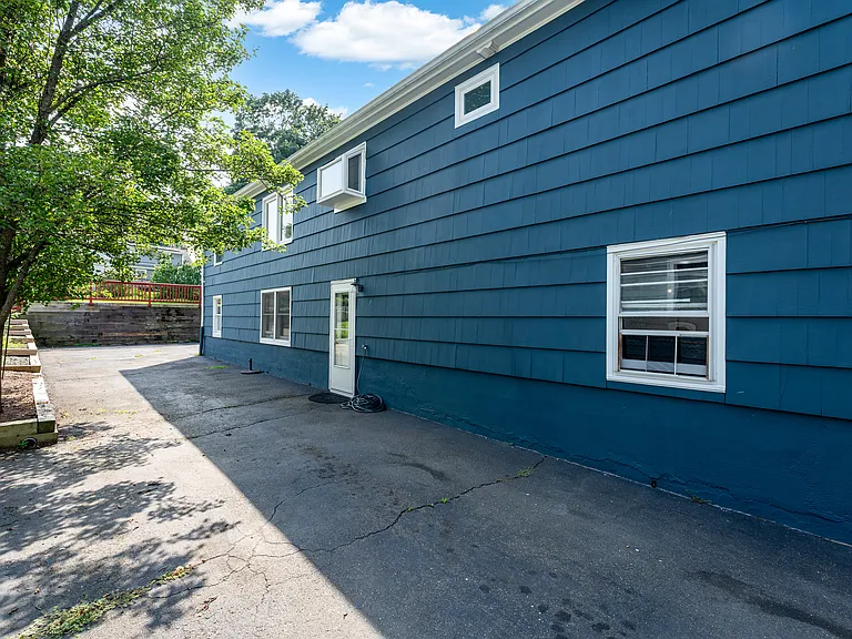 4 Yale St #1 — Photo 17