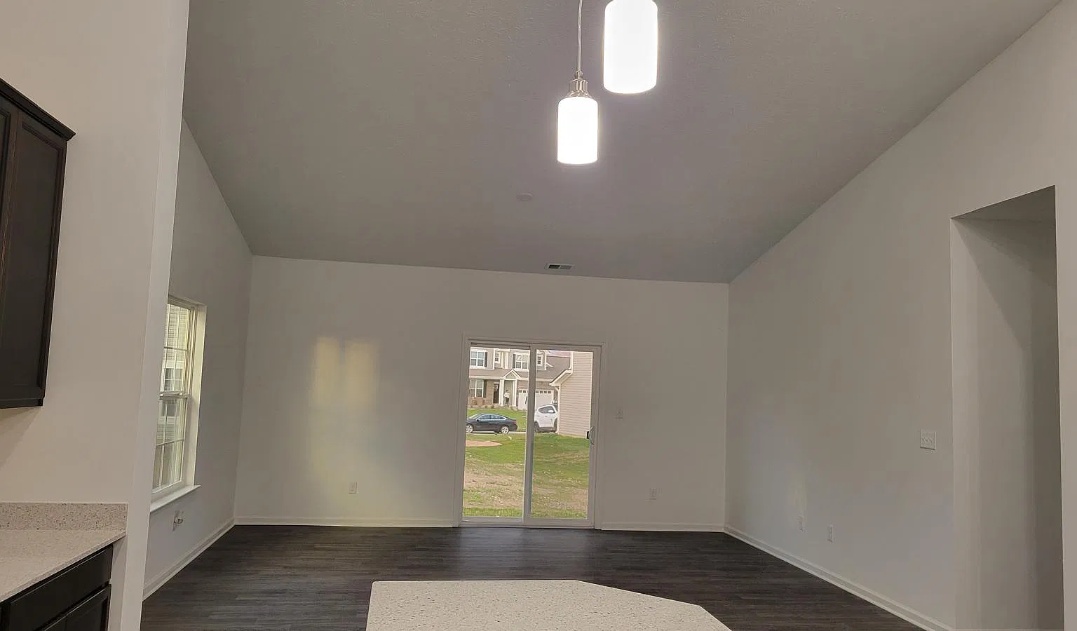 3 bed, 1692 sqft, $2,200 — Photo 2