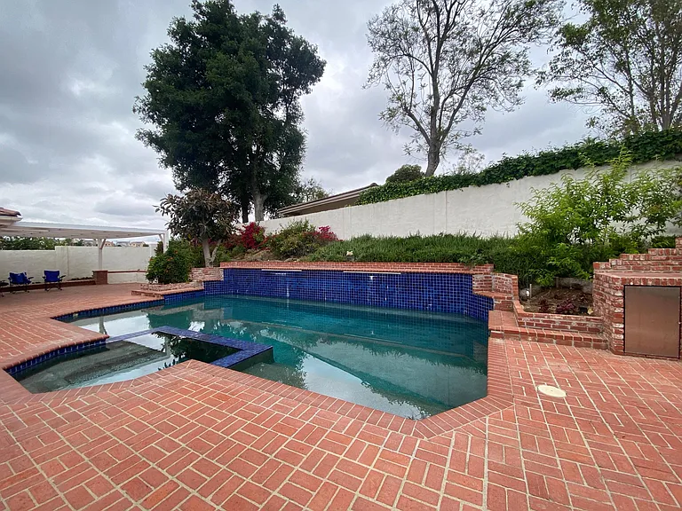 22539 Waterbury St — Photo 31