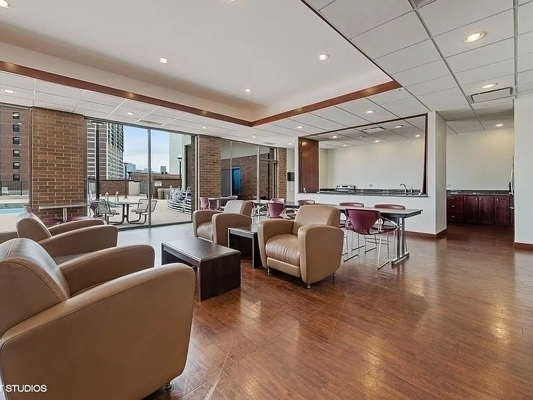 1850 N Clark St #710 — Photo 12
