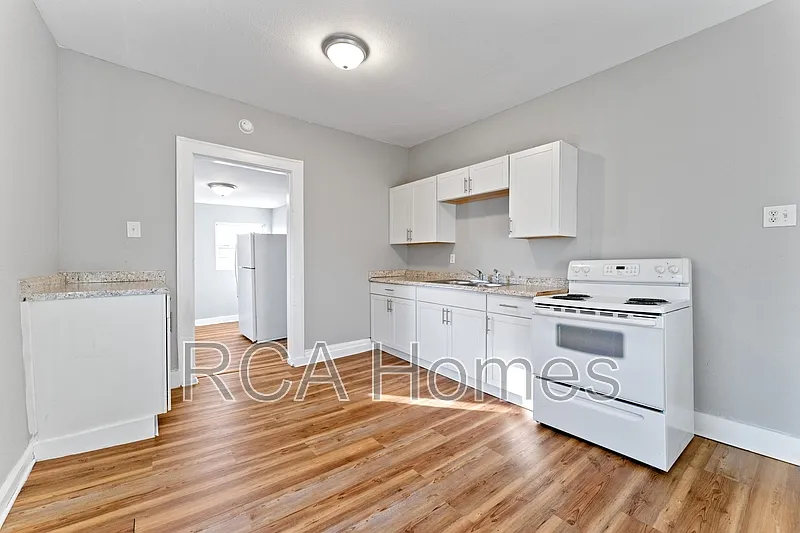 2956 Ruckle St photo 1