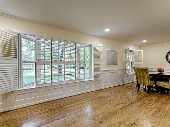 5th image of 3055 Phyllis Ln