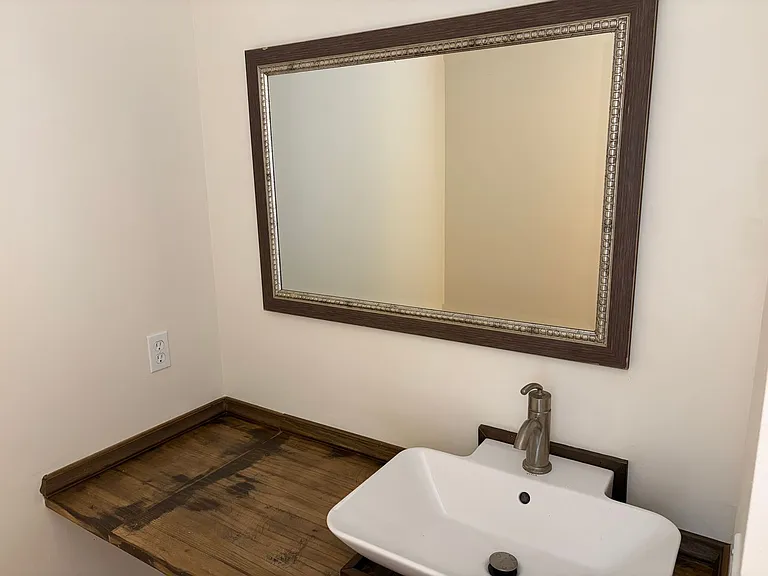 555 Upland St — Photo 20