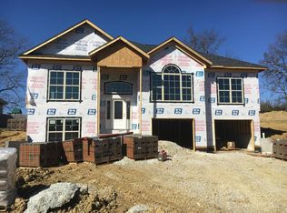 404 Reserves Ct, Simpsonville, KY 40067