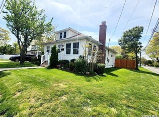 1740 Quarter St, West Babylon, NY 11704