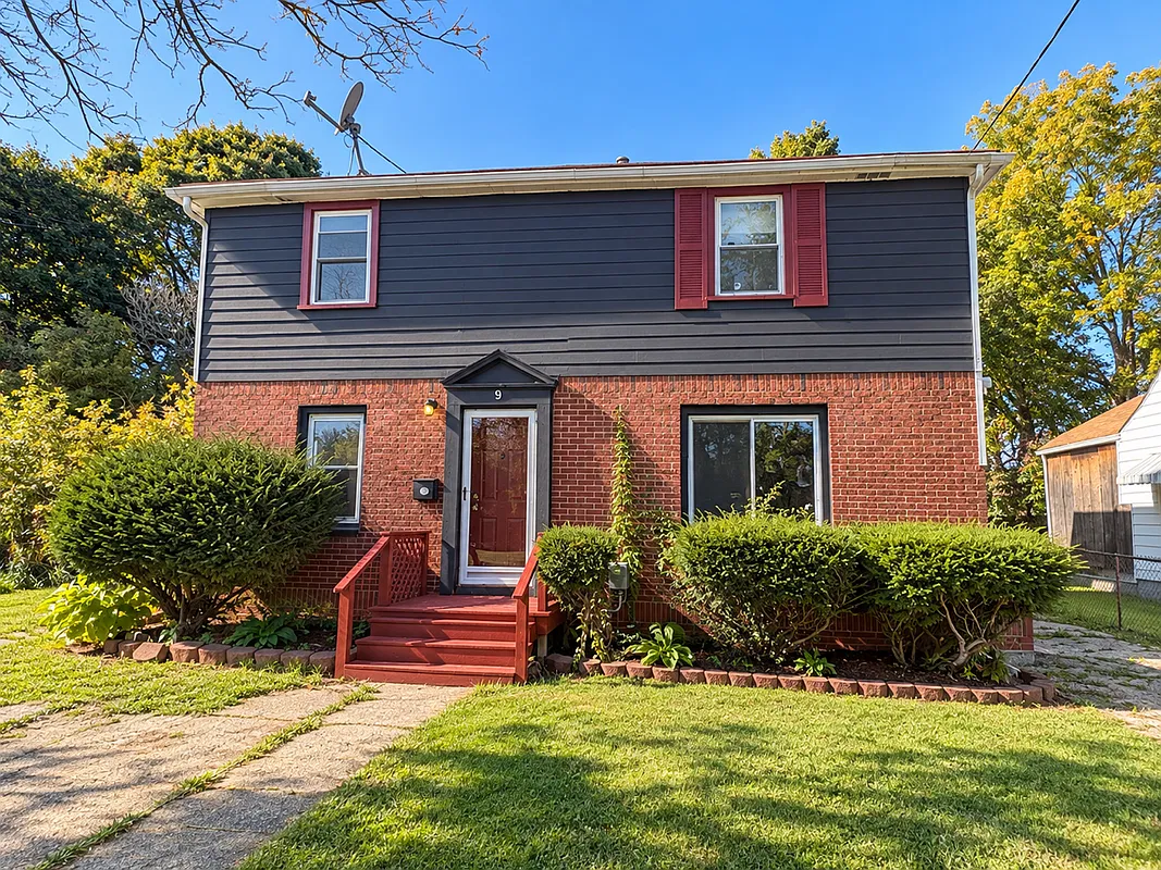 2 bed, 1.0 bath, 940 sqft, $900 — Photo 1