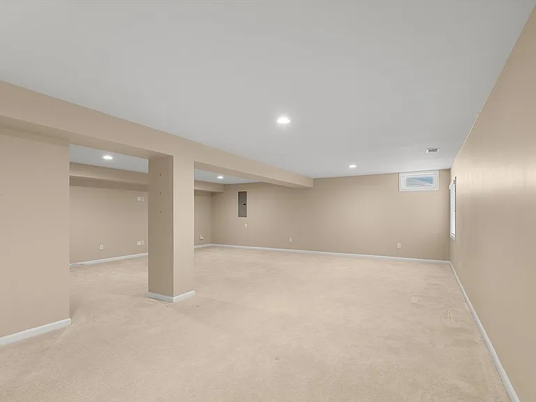 301 Adelaide Dr — Photo 37
