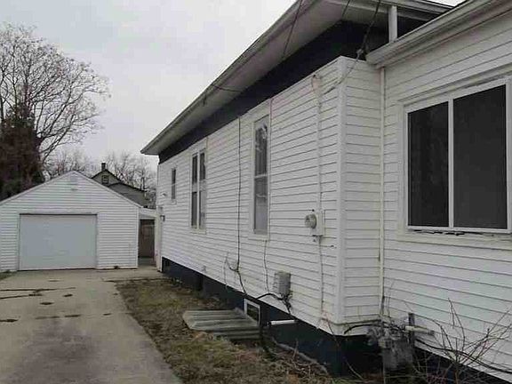 3rd image of 412 E 3rd St S