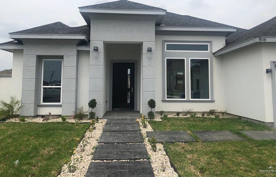 1st image of 808 W Arapaho Ave