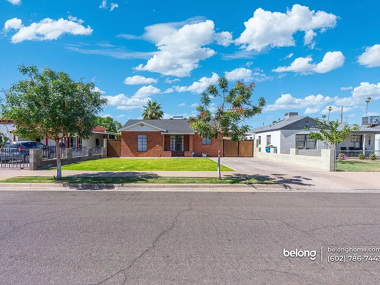 1136 E Almeria Rd — Photo 32