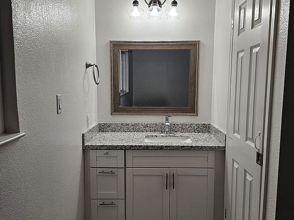 5th image of 229 Grant Ct