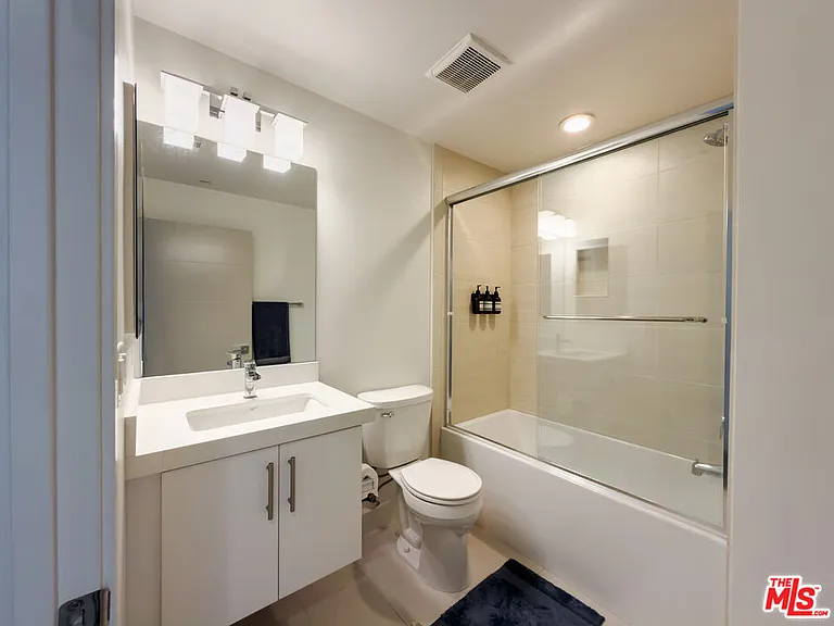 2111 N Cahuenga Blvd #2 — Photo 24