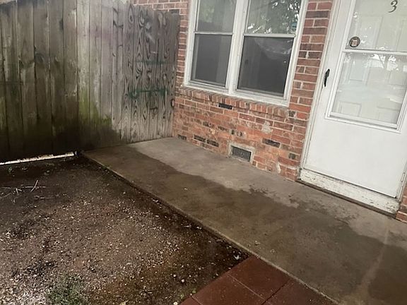 2nd image of 211 S Oak Cliff Ave #3