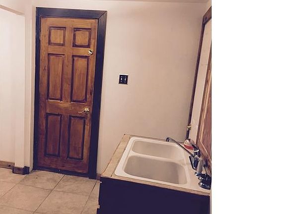 3rd image of 906 32nd St