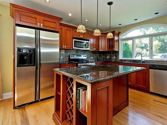 3rd image of 3810 Chesterfield Dr