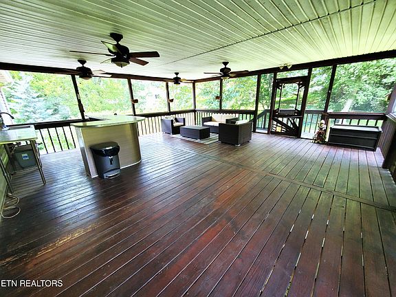 5th image of 708 Gladstone Cir