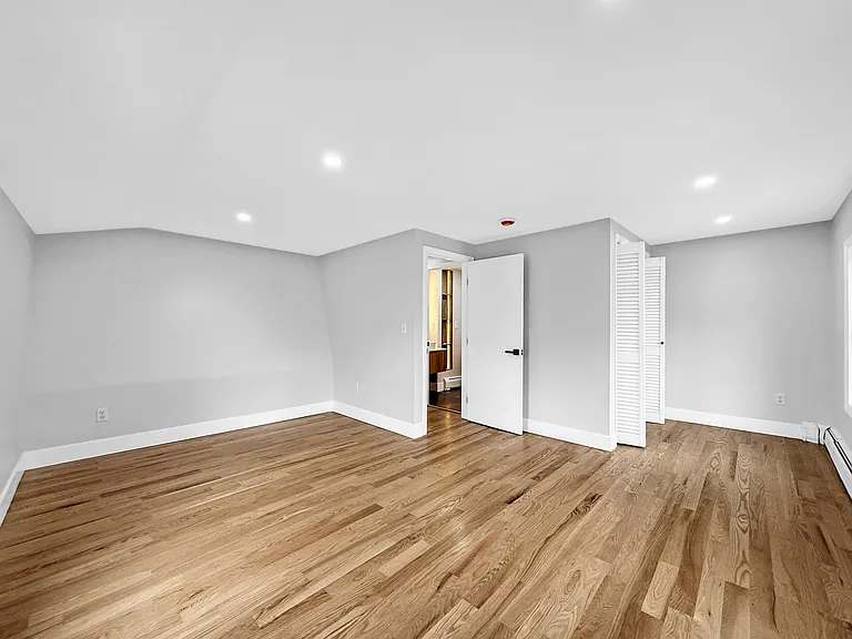 21 Burlington Rd — Photo 24